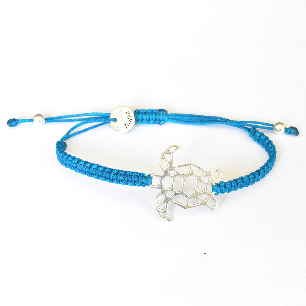 Pulsera de macramé con dije de tortuga