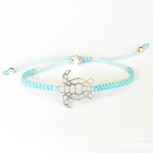 Pulsera de macramé con dije de tortuga