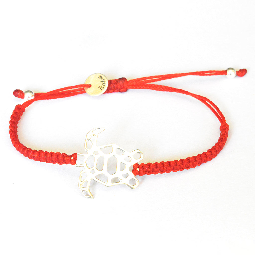 Pulsera de macramé con dije de tortuga